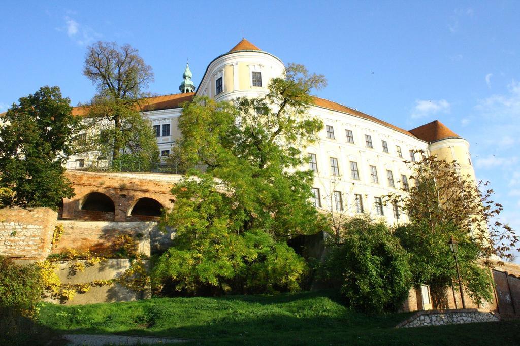 Penzion Fontana Микулов Екстериор снимка